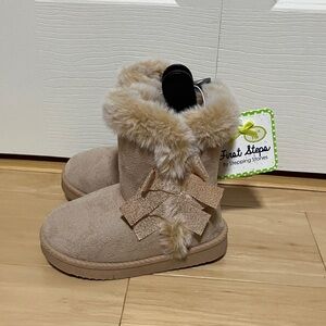 Toddler girls SZ 7 Boots NWT